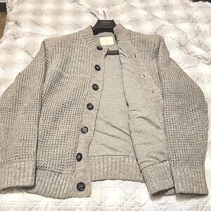 Gray Crewneck Sweater with Ribbed Knit Pattern and High Collar